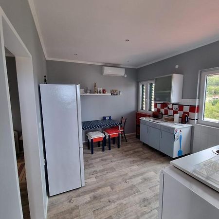 Apartmani Axa ルカバックス エクステリア 写真