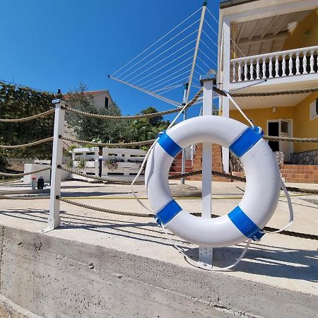 Apartmani Axa ルカバックス エクステリア 写真