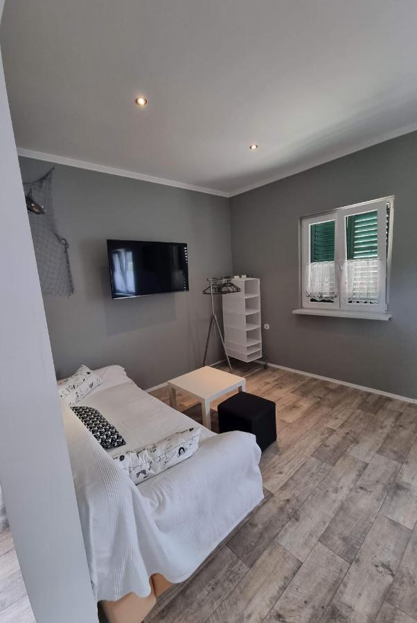Apartmani Axa ルカバックス エクステリア 写真