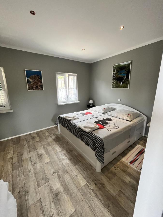 Apartmani Axa ルカバックス エクステリア 写真