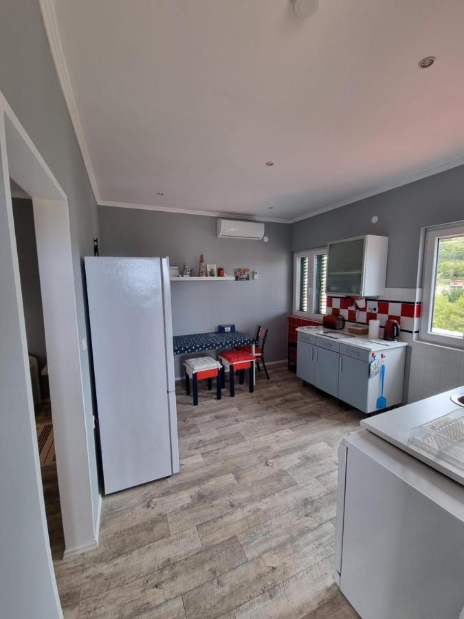 Apartmani Axa ルカバックス エクステリア 写真